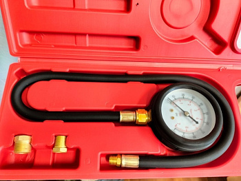 Тестер давления масла (манометр 0-100 psi (0-700 kPa); адаптеры 1/8", 1/4", 3/8"; шланг резиновый 58